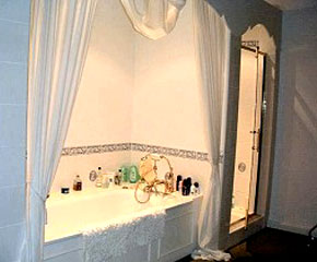 Château du Bijou bathroom