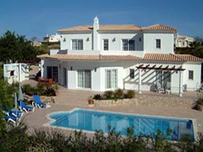 holiday villa with pool Algarve